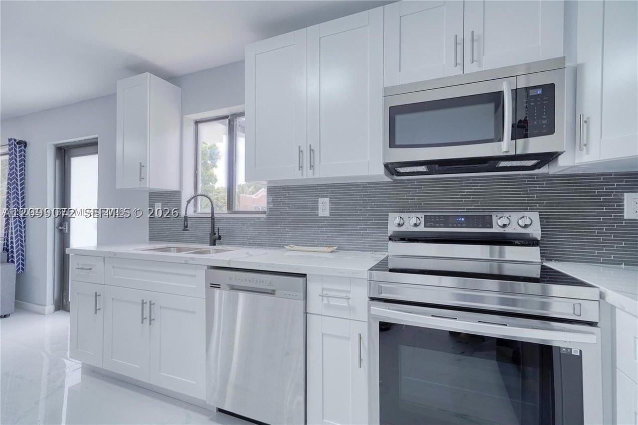 173 Nw 47th St #0 - Photo 5 of 16