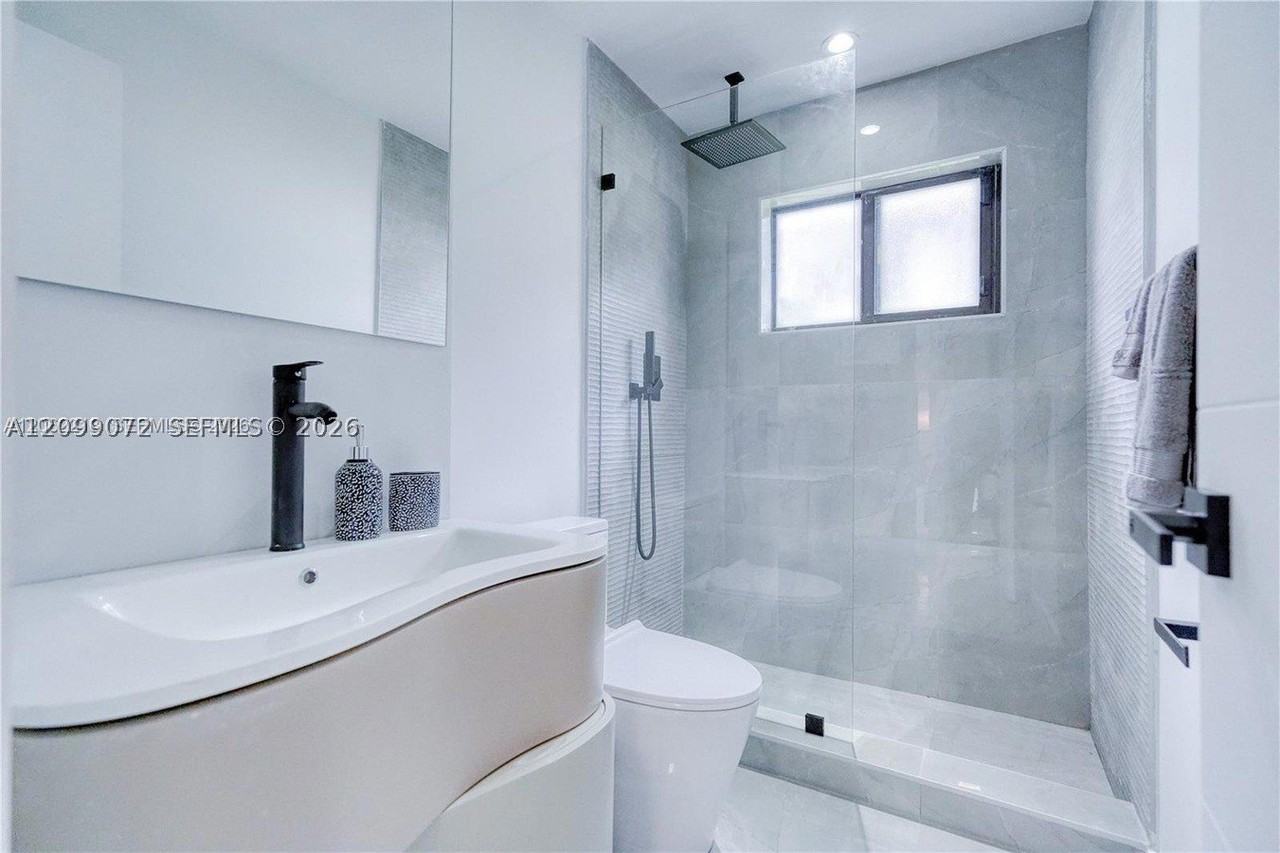 173 Nw 47th St #0 - Photo 7 of 16