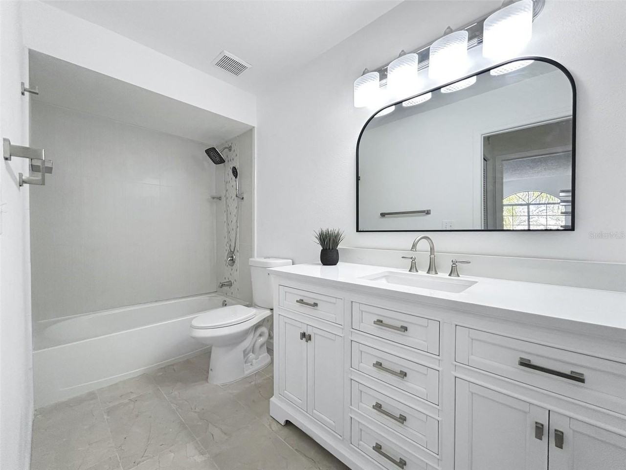 2523 Northfield Ln - Photo 2 of 21