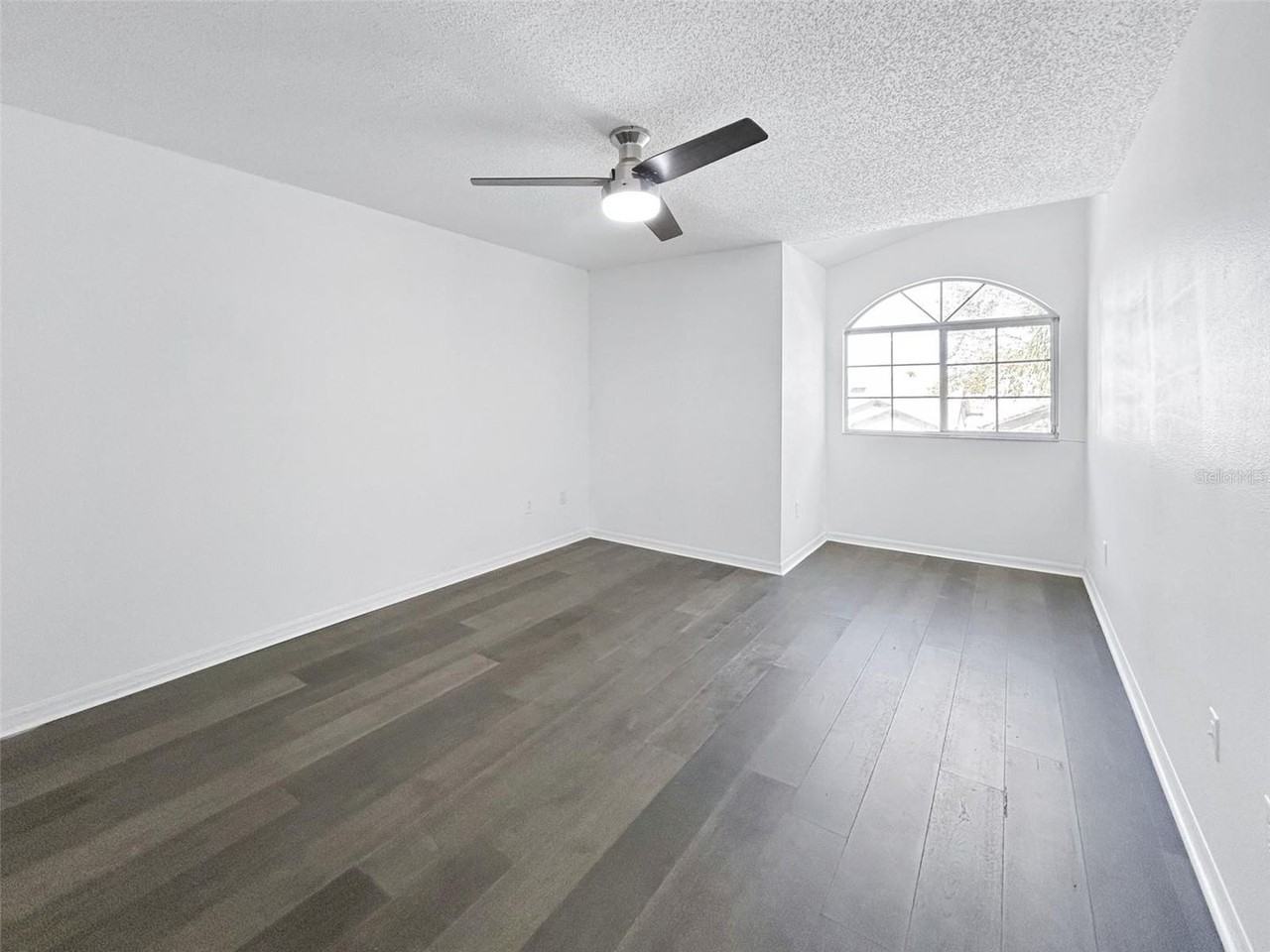 2523 Northfield Ln - Photo 4 of 21