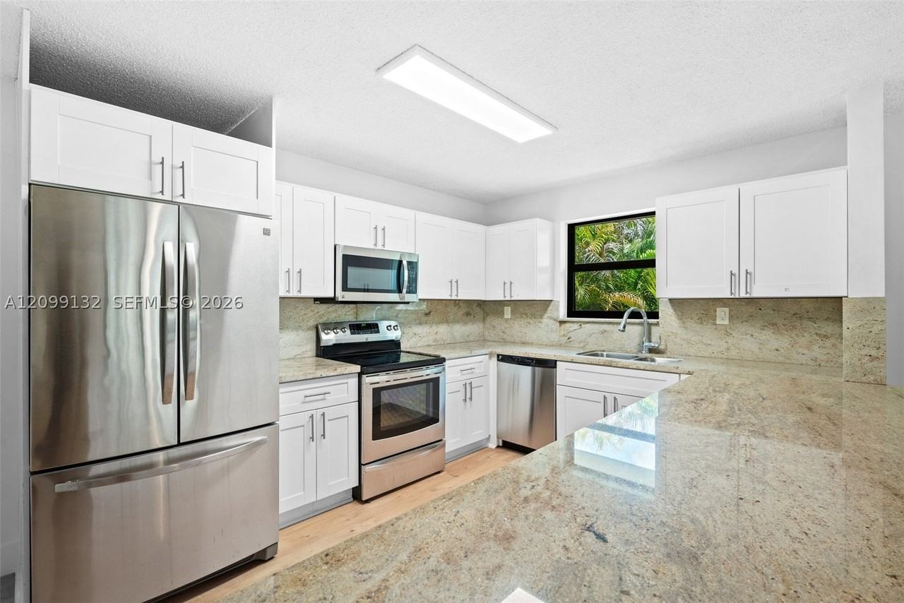 3125 Virginia St #2 - Photo 5 of 35