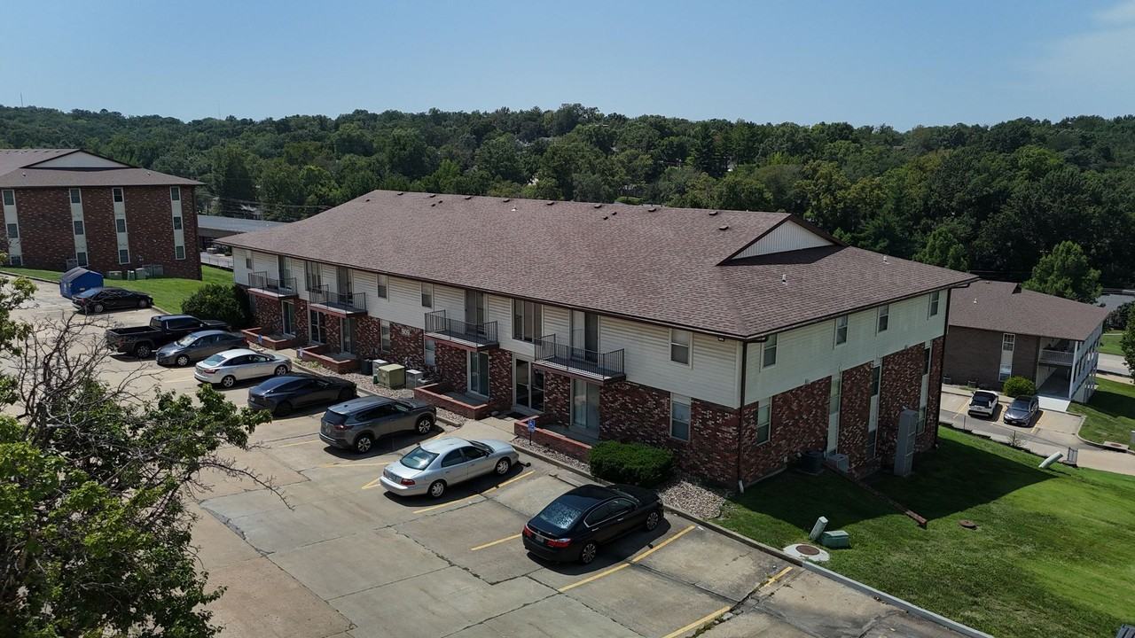 909 909 Southwest Blvd O - Photo 2 of 3