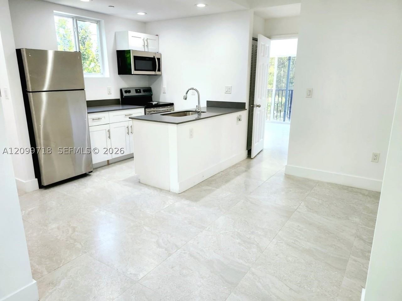 580 Nw 34th St #5 - Photo 2 of 17