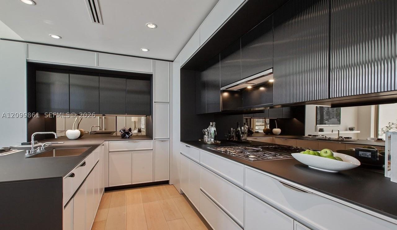 300 Collins Ave #PH2 - Photo 5 of 21