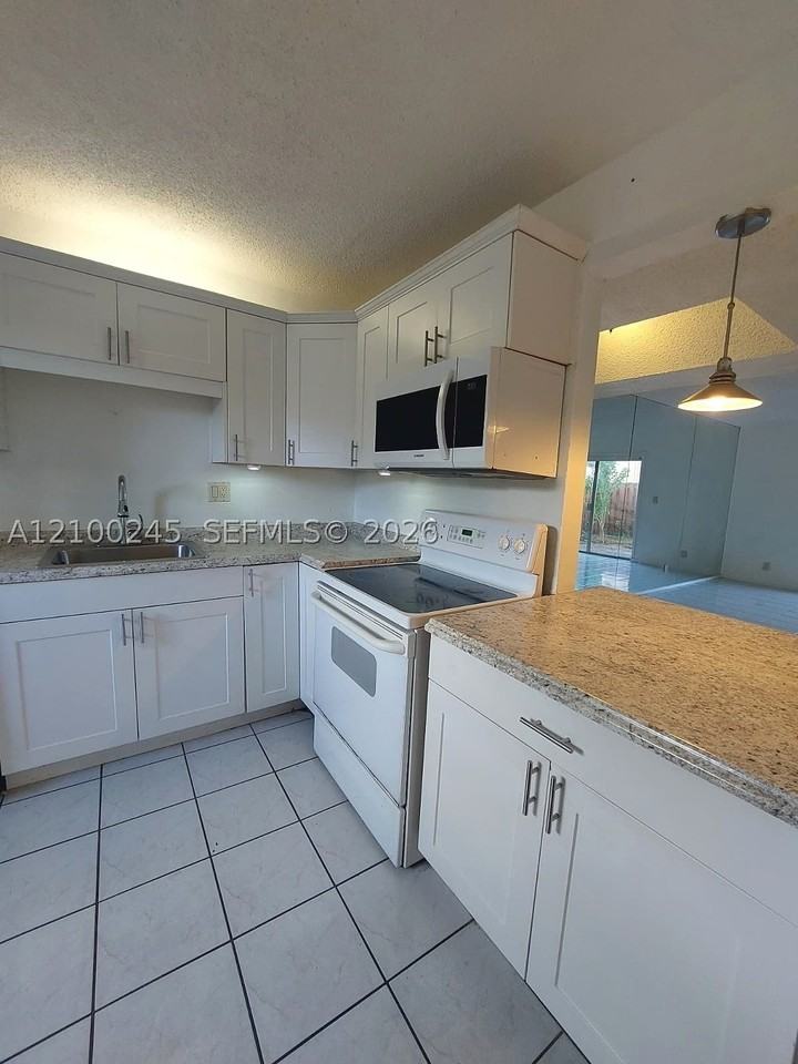 7332 Sw 25th Ct #12 - Photo 5 of 21