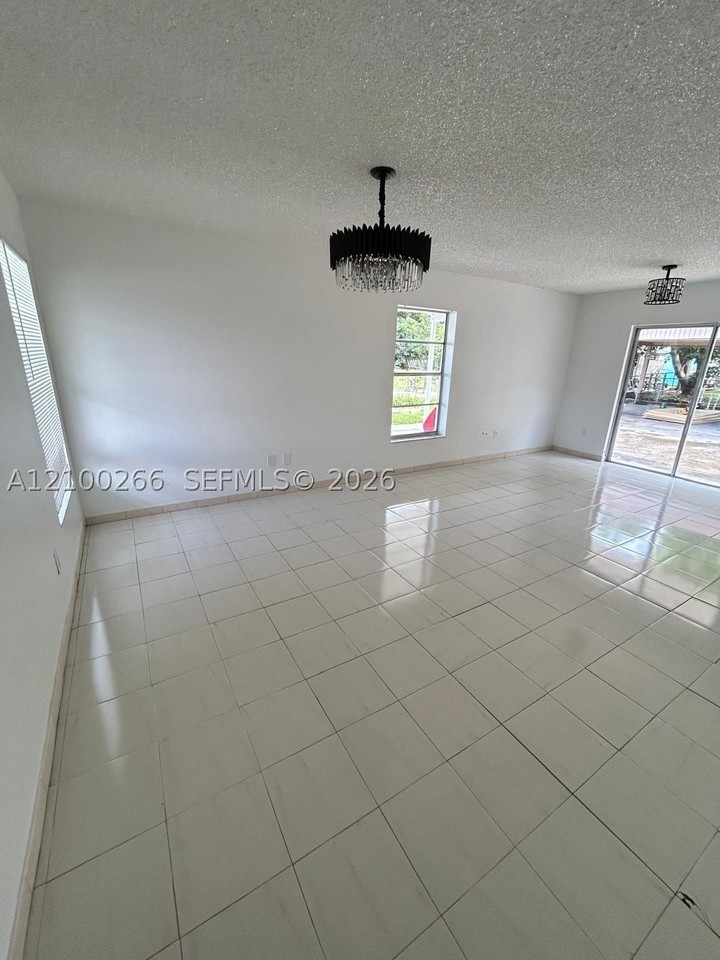15710 Sw 304th St - Photo 6 of 11