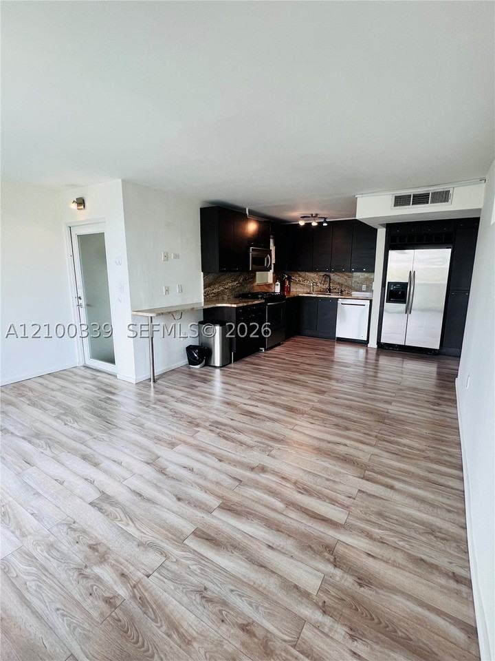 301 Jefferson Ave #4A - Photo 7 of 15