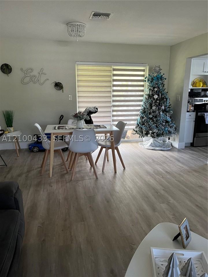 7810 Nw 11th Ct - Photo 4 of 30