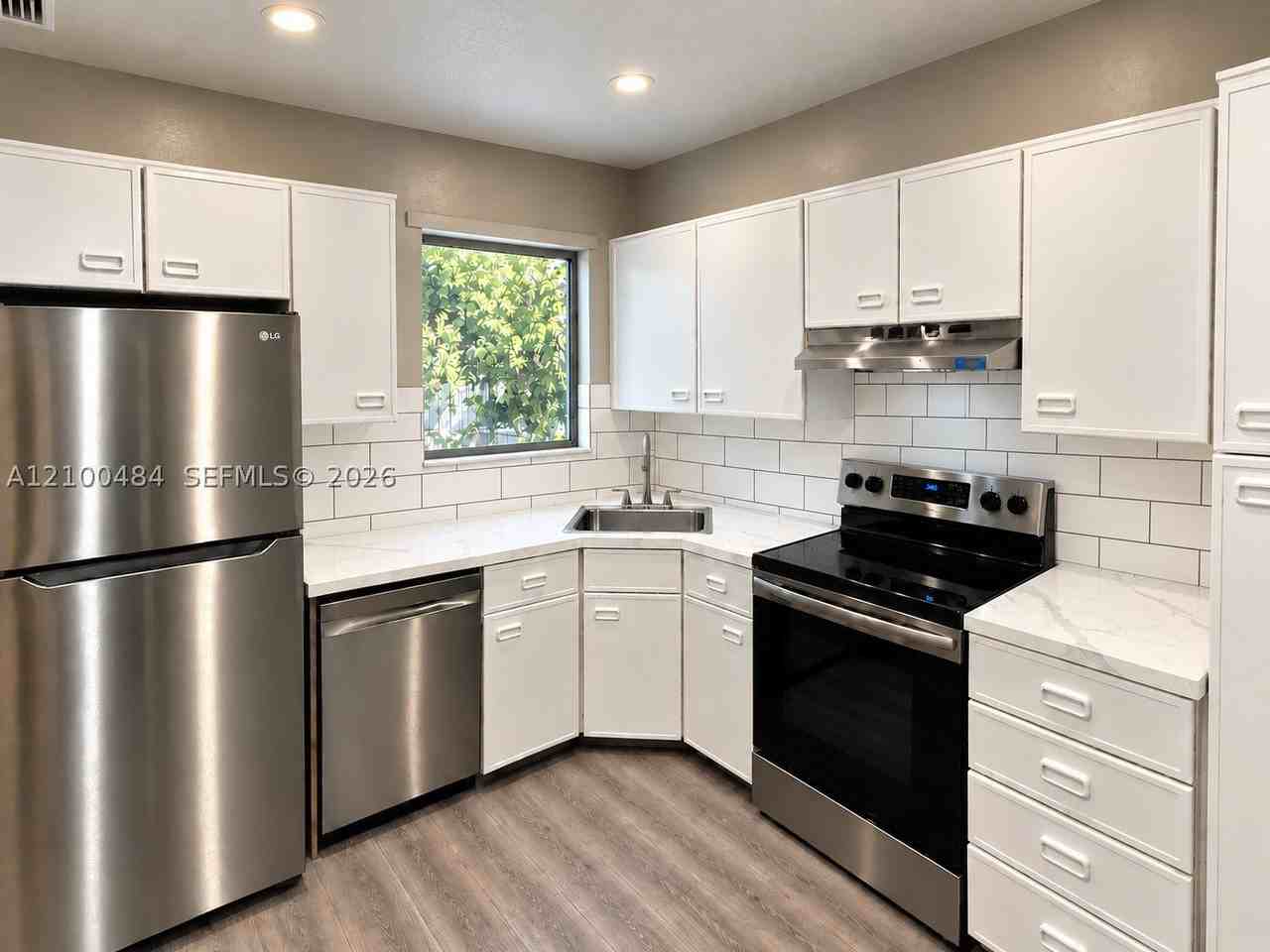 4761 Nw 22nd St #42111 - Photo 6 of 23