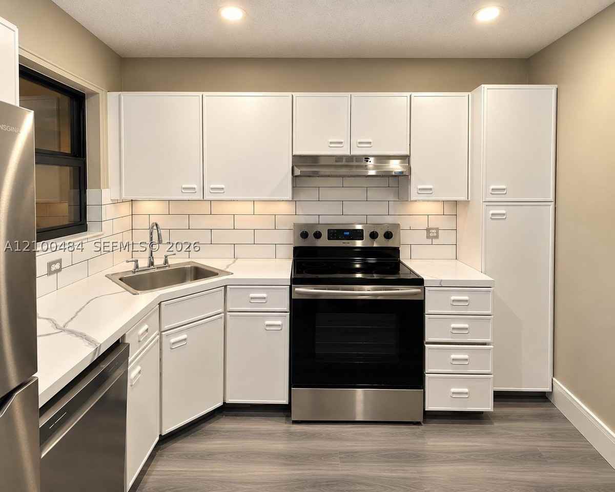 4761 Nw 22nd St #42111 - Photo 7 of 23