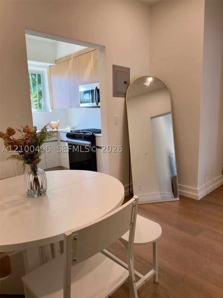 1535 West Ave #7 - Photo 7 of 9