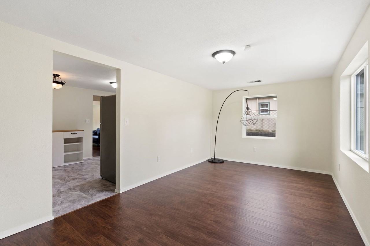 2510 Trenton Ave Ne - Photo 3 of 42