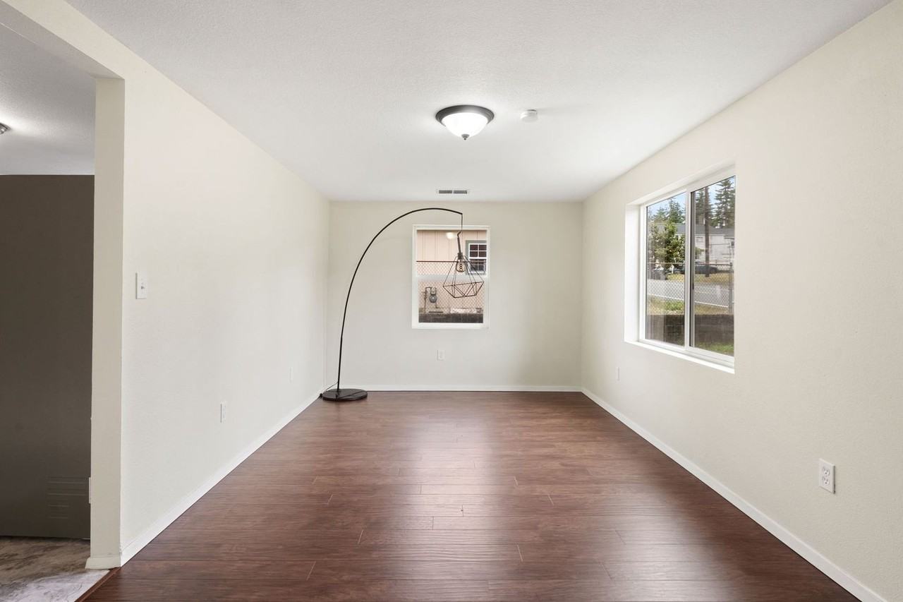 2510 Trenton Ave Ne - Photo 5 of 42
