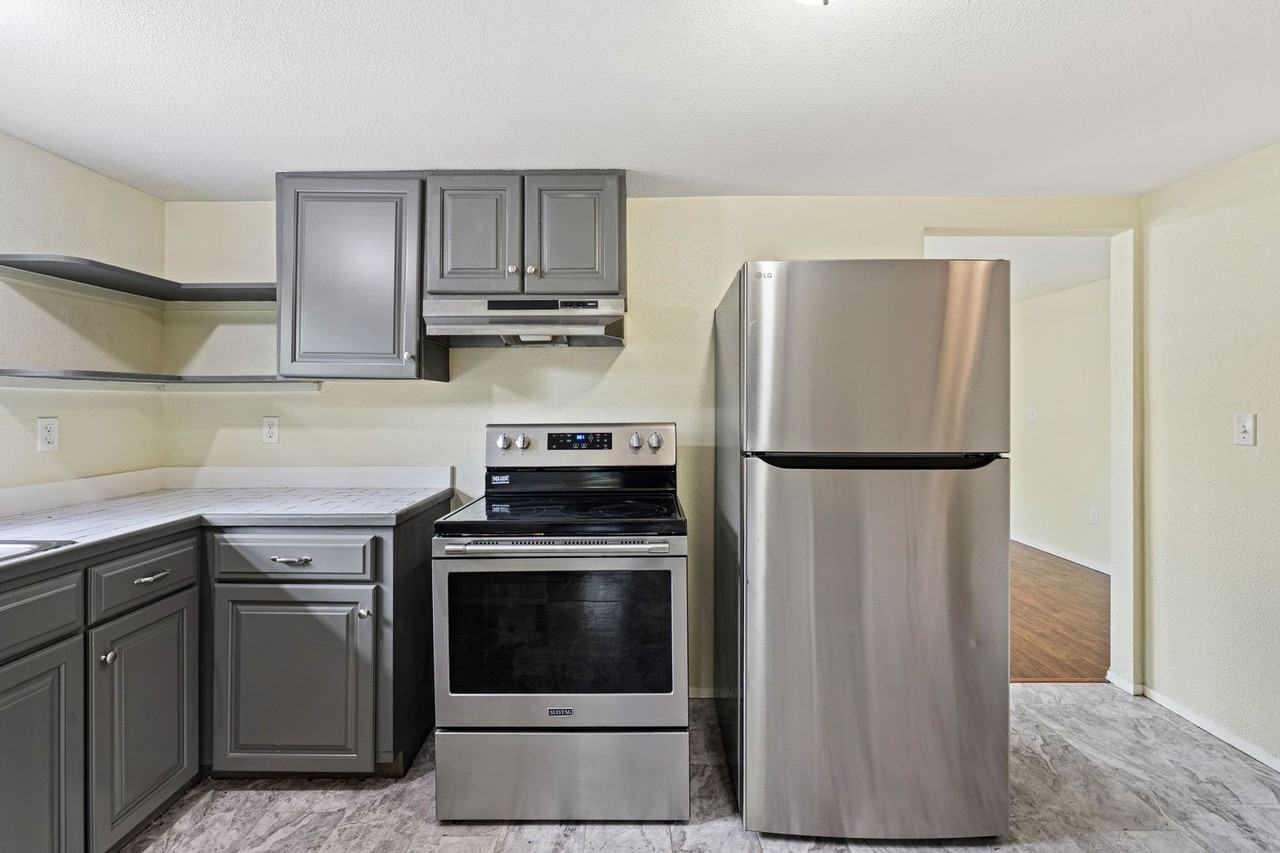2510 Trenton Ave Ne - Photo 4 of 42