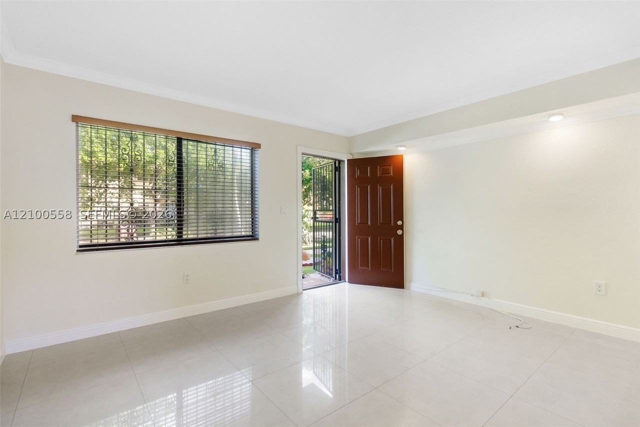 1786 W 42nd St #1786 - Photo 4 of 27