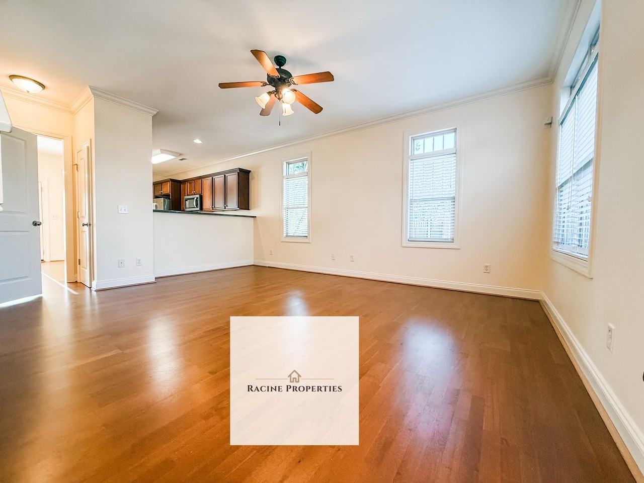 121 S Memminger St - Photo 3 of 20