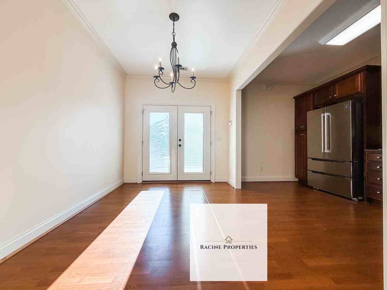 121 S Memminger St - Photo 5 of 20