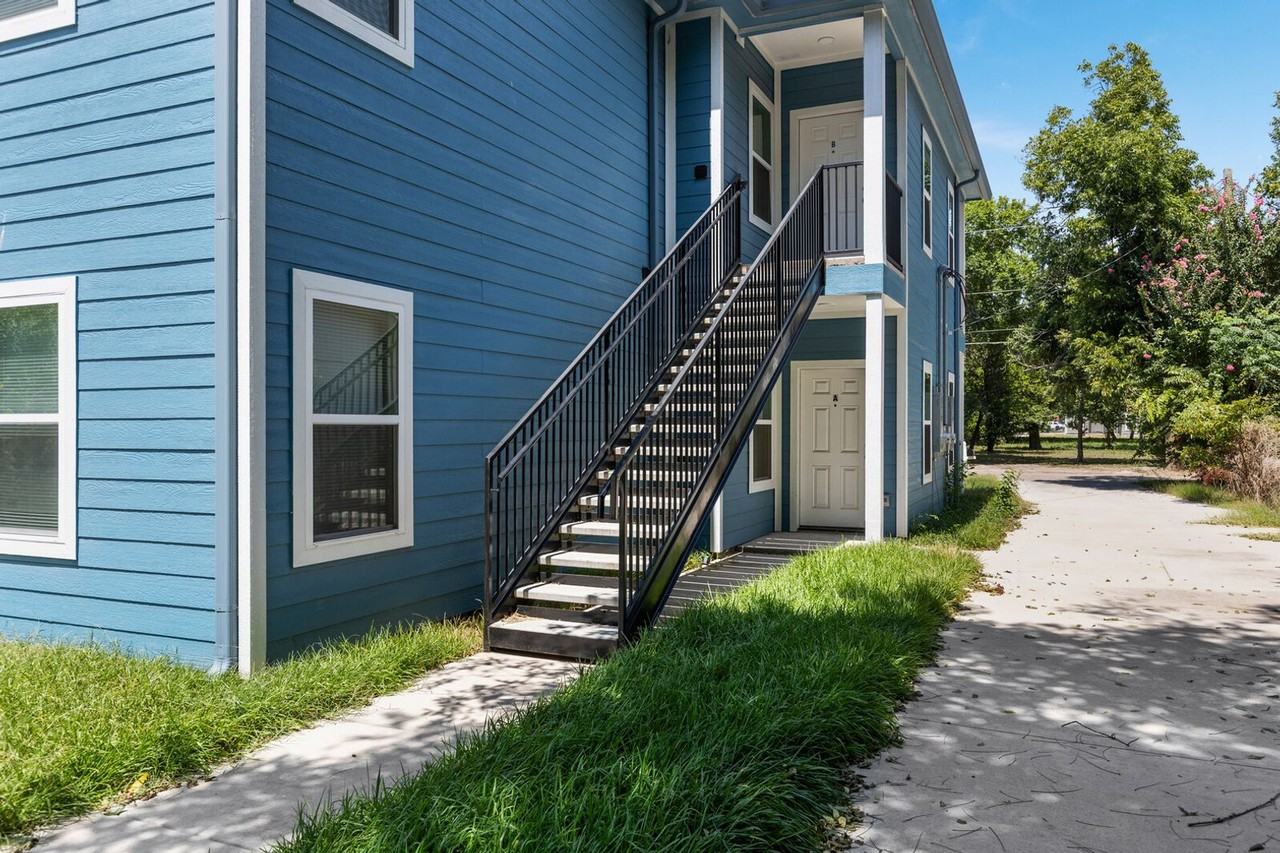 1215 Kellum St - Photo 3 of 14