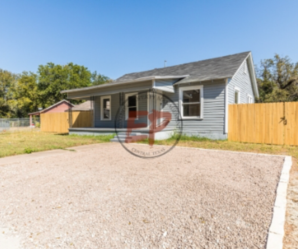 1001 Preston St - Photo 2 of 12