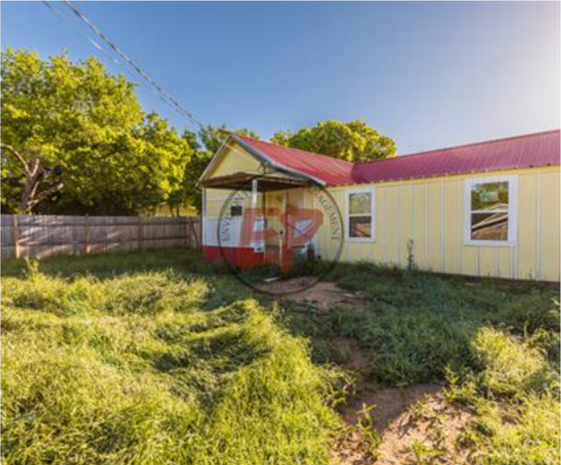 301 N Guadalupe St - Photo 2 of 10