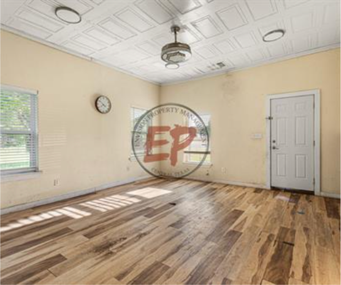 301 N Guadalupe St - Photo 7 of 10