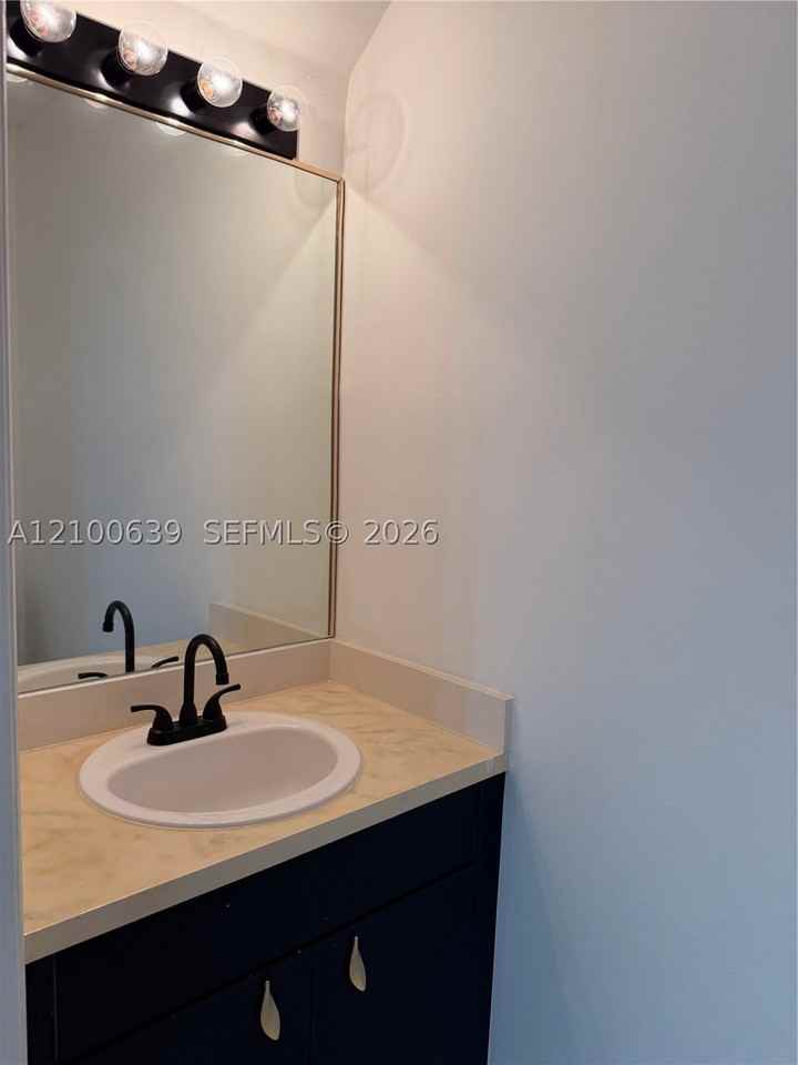 320 Sw 120th Ave #320 - Photo 6 of 19