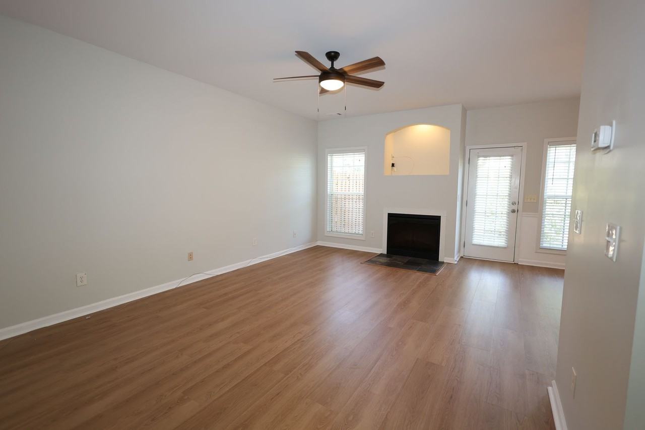 3811 Thayer Trce - Photo 3 of 27