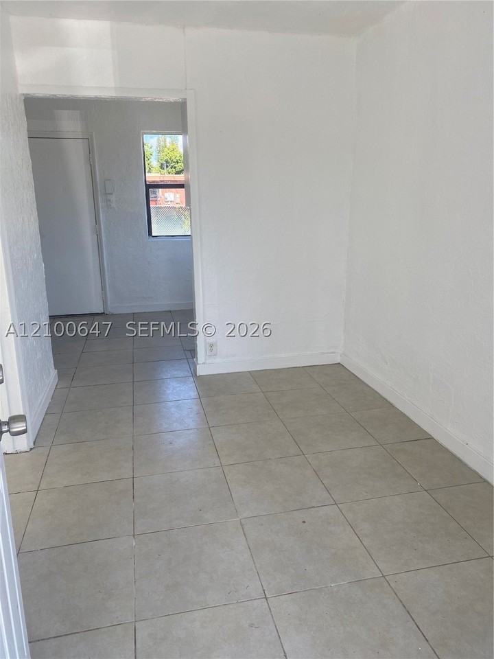 10425 Sw 173rd Ter #10427 - Photo 3 of 5