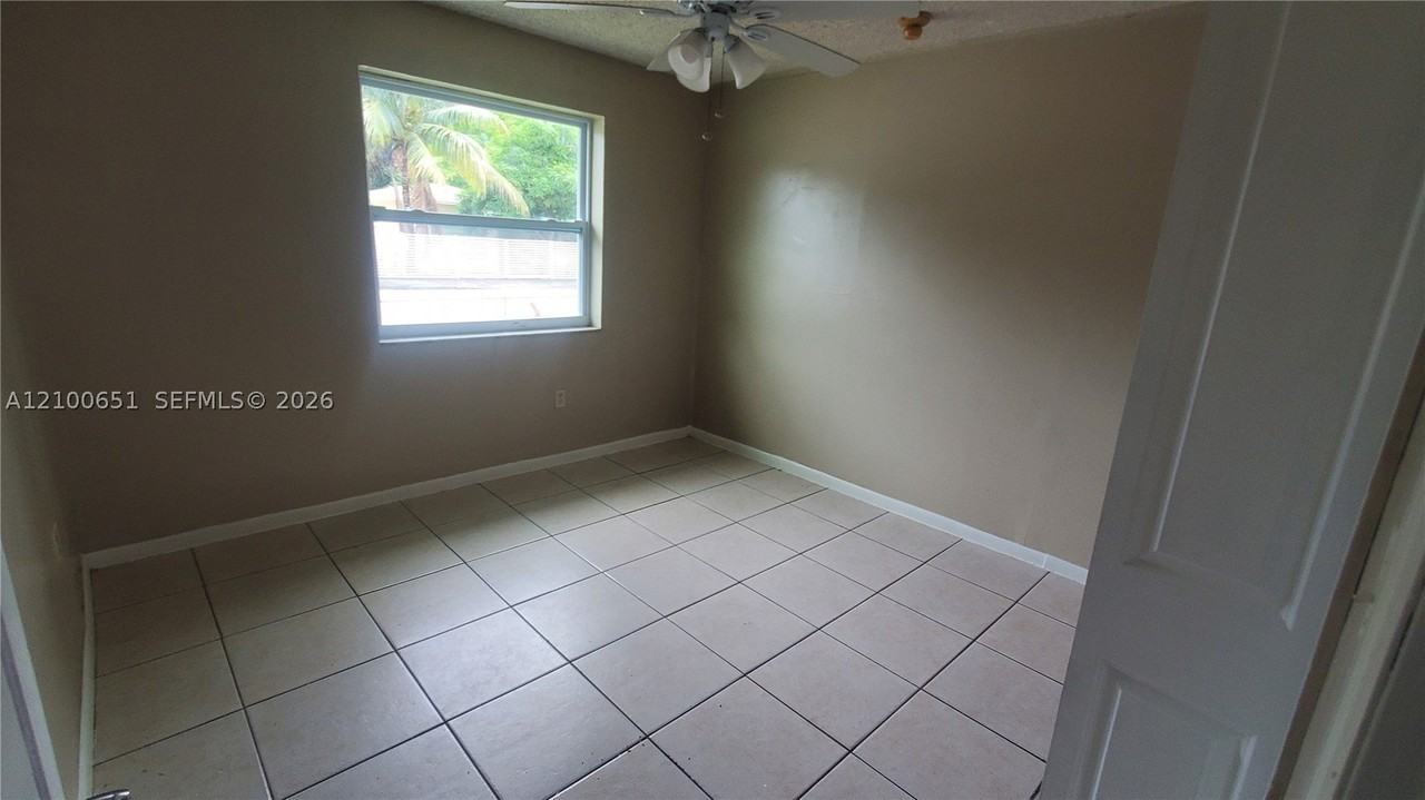 1186 Ne 151st St #1186 - Photo 5 of 7