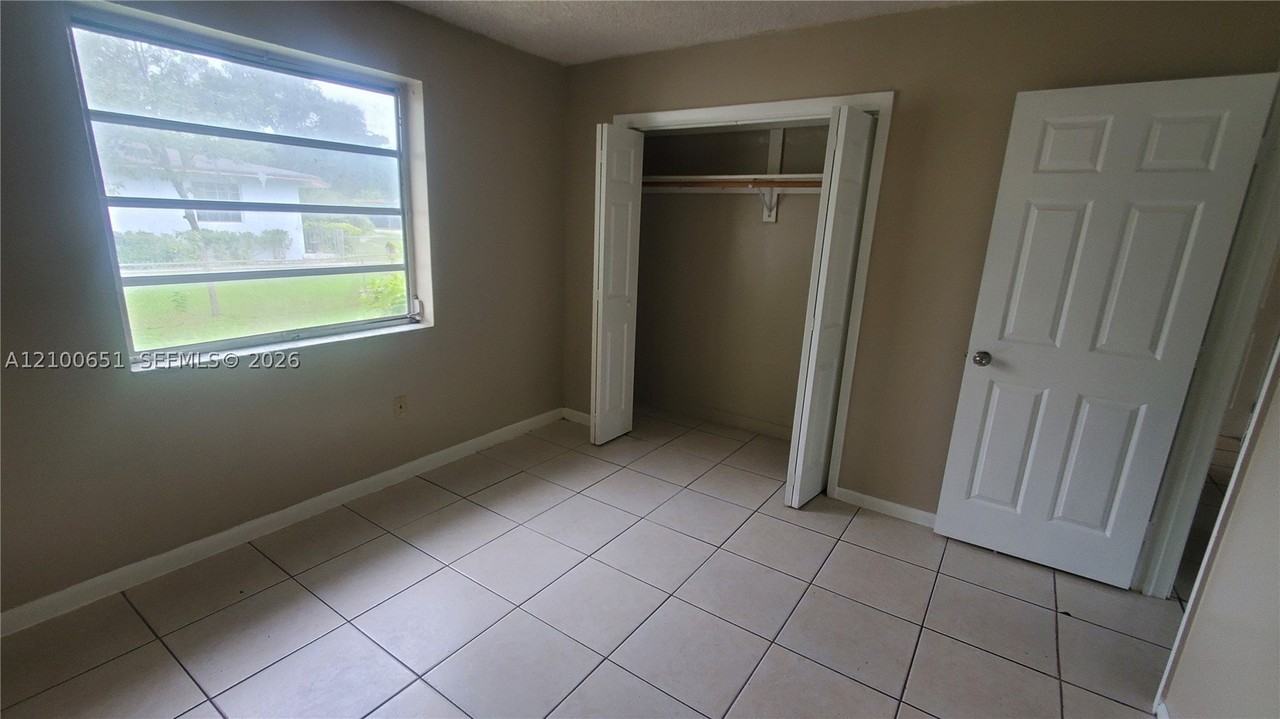 1186 Ne 151st St #1186 - Photo 6 of 7