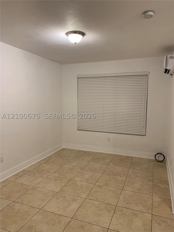 712 Sw 56th Ave #6B - Photo 2 of 7