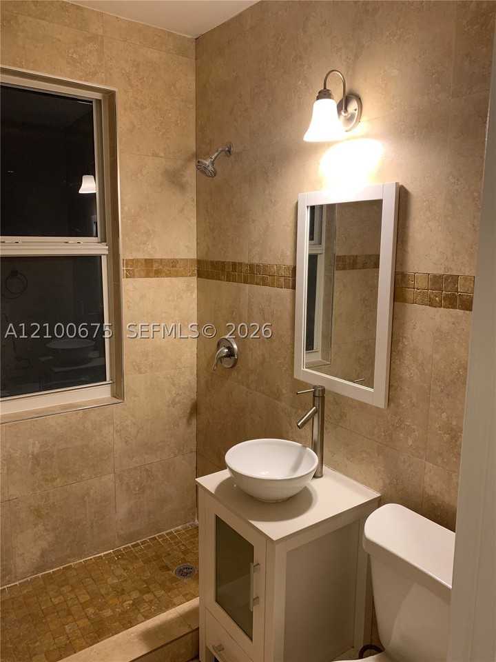 712 Sw 56th Ave #6B - Photo 4 of 7