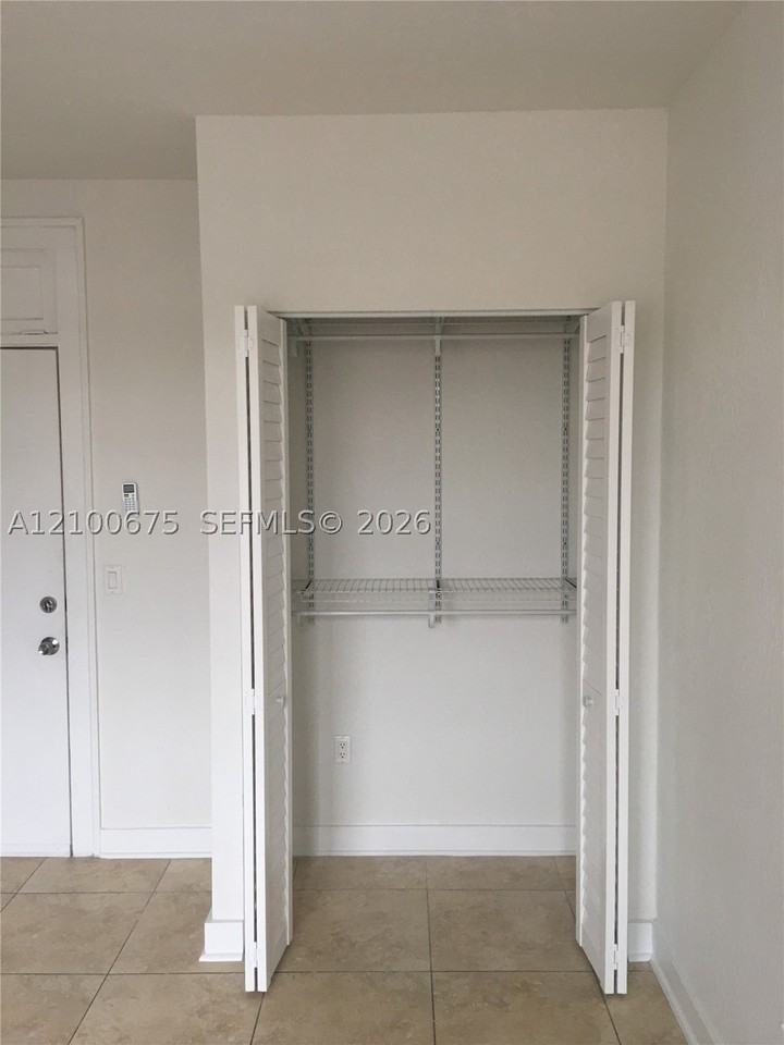 712 Sw 56th Ave #6B - Photo 6 of 7