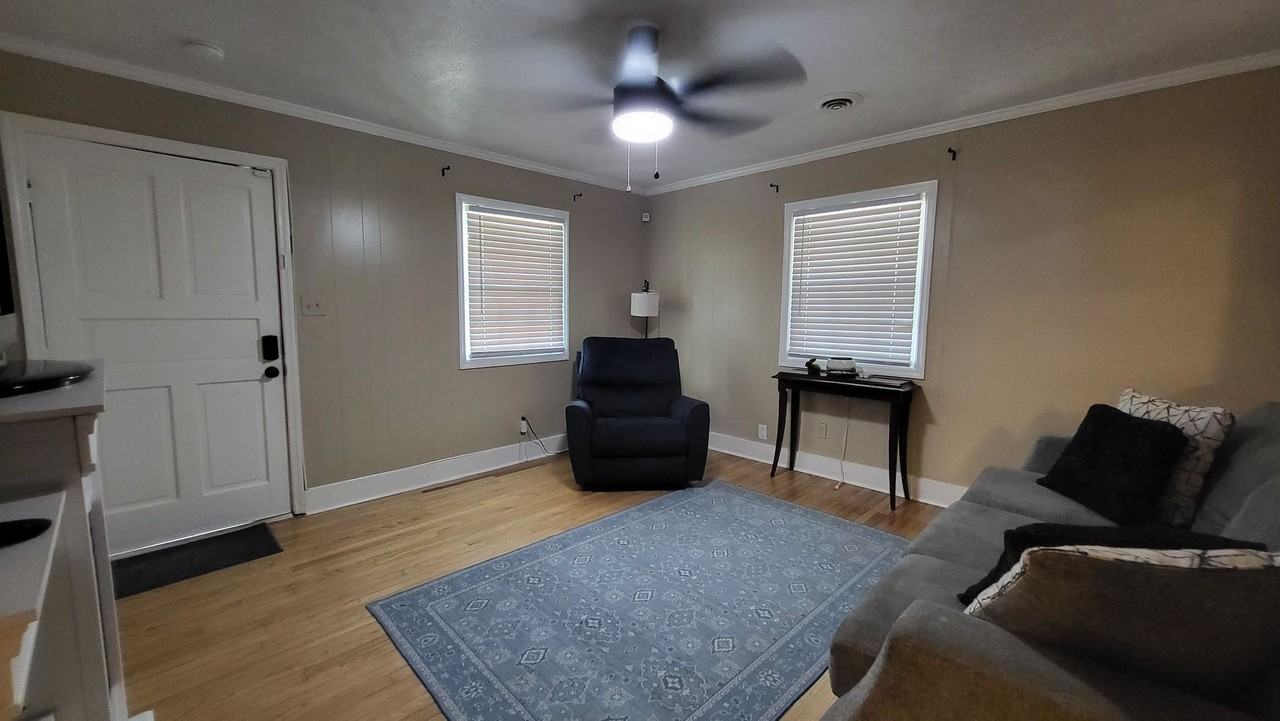 102 Mcleod St - Photo 4 of 20