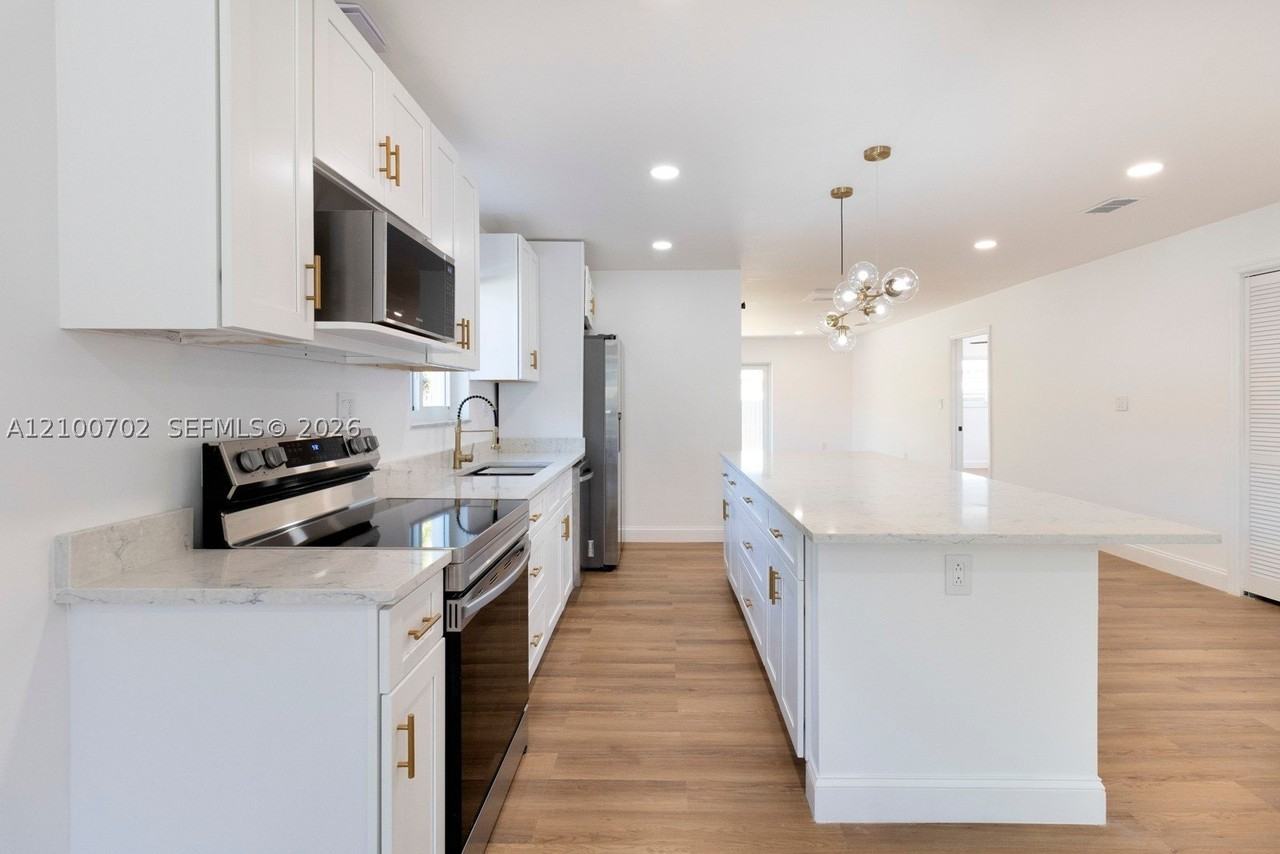 2039 Sw 60th Ct - Photo 4 of 20