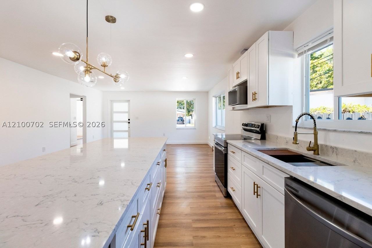 2039 Sw 60th Ct - Photo 5 of 20