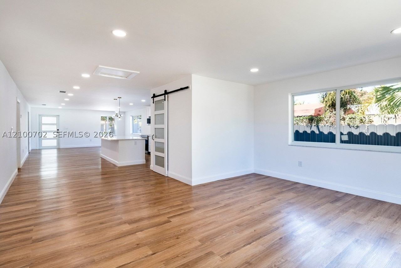 2039 Sw 60th Ct - Photo 7 of 20