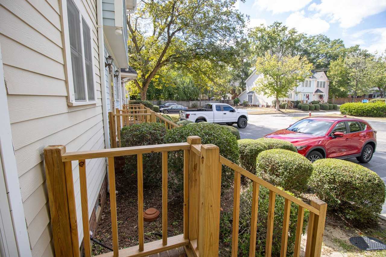 1310 Brennen Rd - Photo 4 of 27