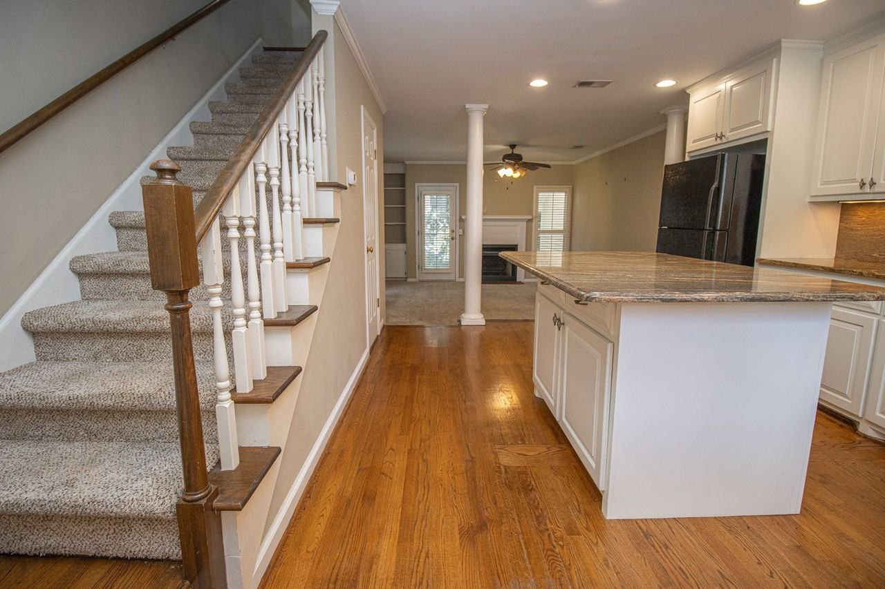 1310 Brennen Rd - Photo 5 of 27