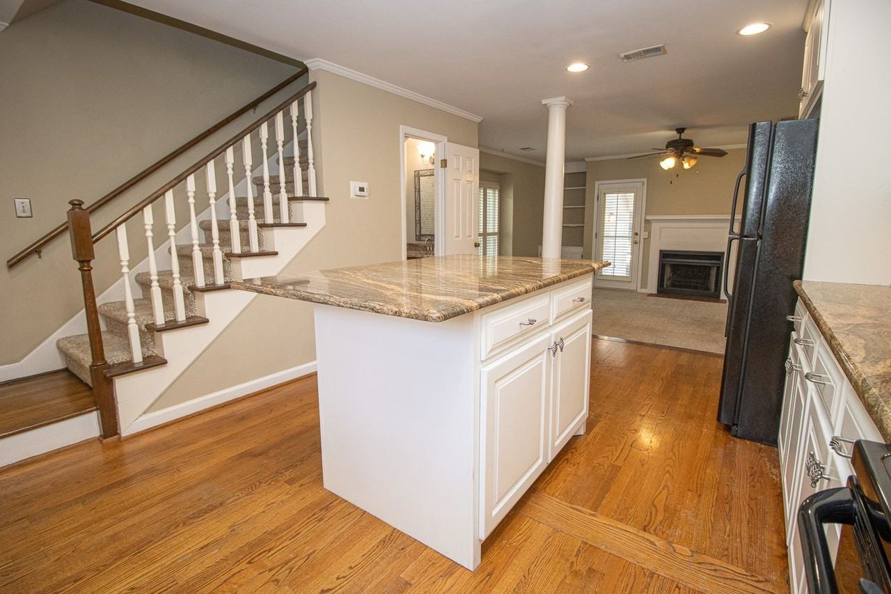 1310 Brennen Rd - Photo 6 of 27