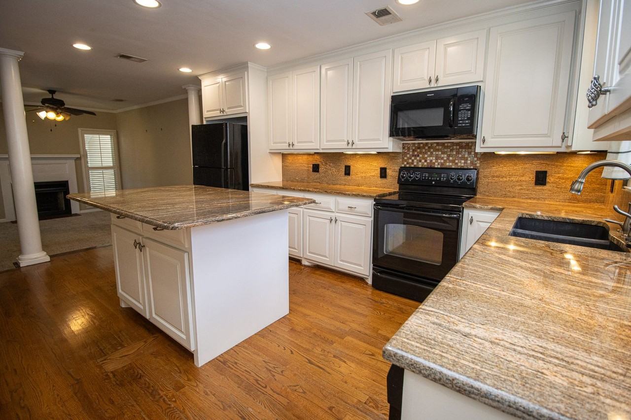 1310 Brennen Rd - Photo 7 of 27