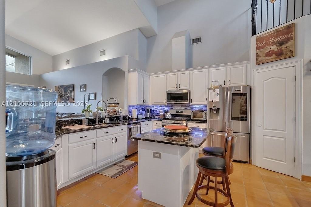 10327 Meadow Crossing Dr - Photo 2 of 35
