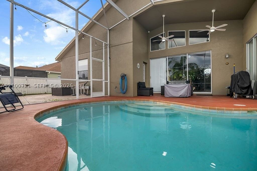 10327 Meadow Crossing Dr - Photo 3 of 35