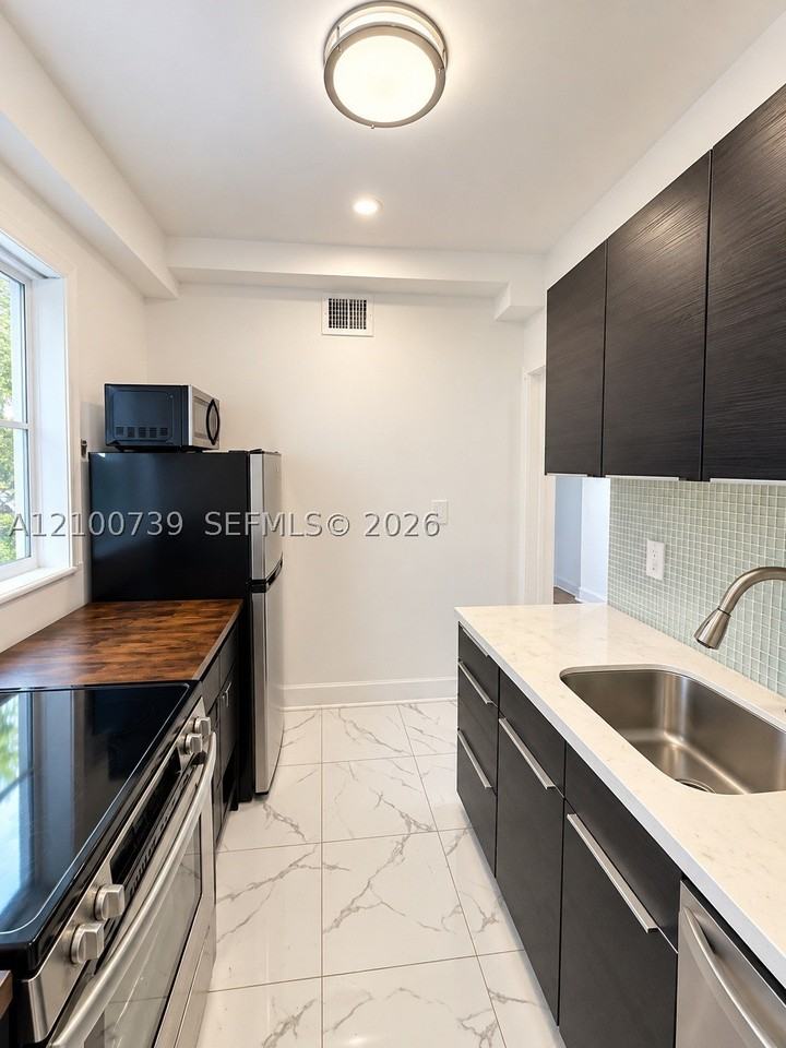 1540 Jefferson Ave #1 - Photo 2 of 17