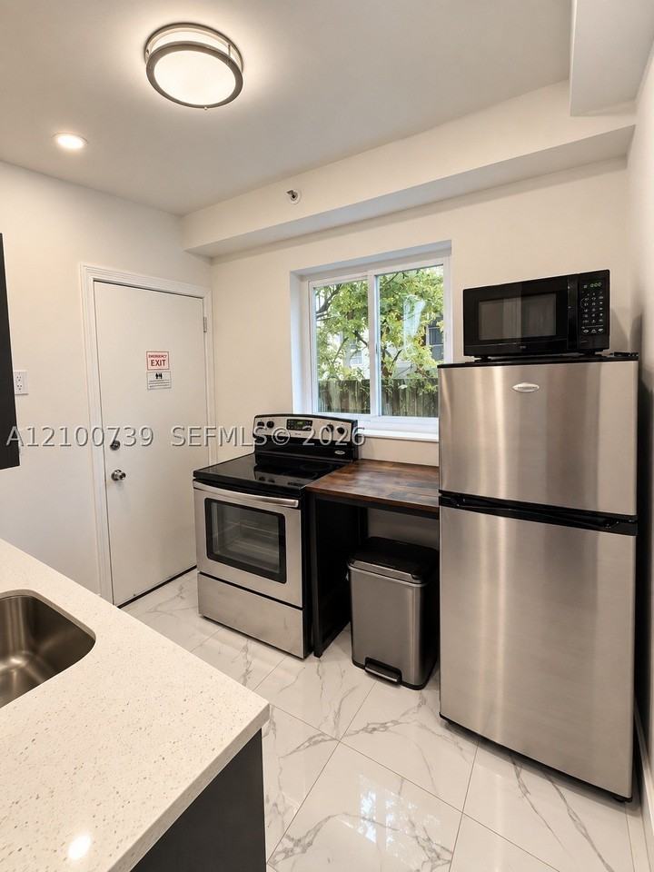 1540 Jefferson Ave #1 - Photo 3 of 17