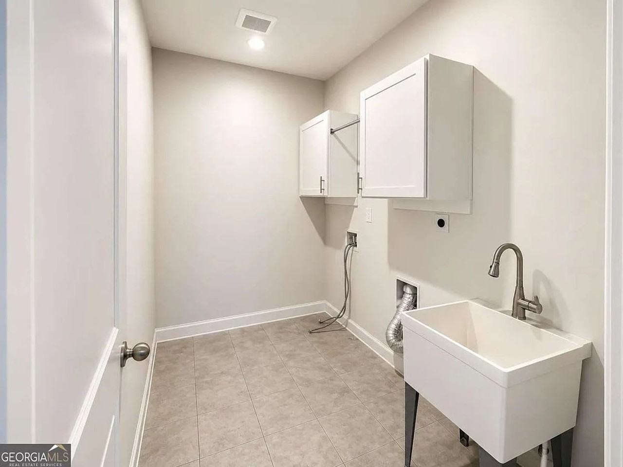 1099 Hibiscus Way Sw - Photo 7 of 20
