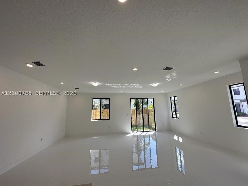 13661 Sw 157th Pl - Photo 4 of 28
