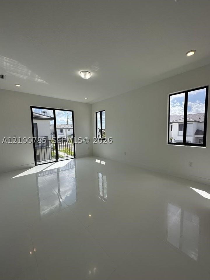 13661 Sw 157th Pl - Photo 7 of 28