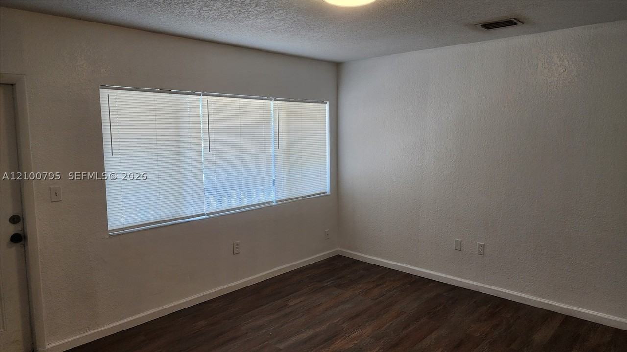 170 Sw 11th Ave #14 - Photo 2 of 18