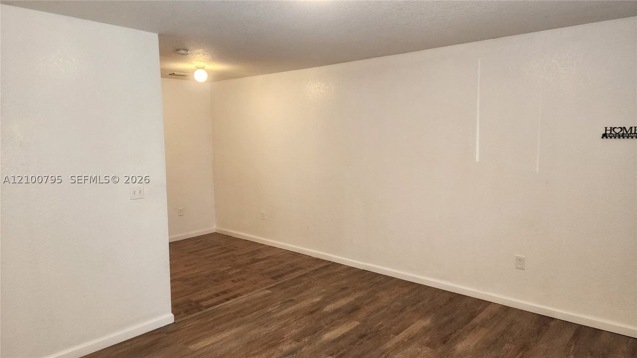 170 Sw 11th Ave #14 - Photo 4 of 18